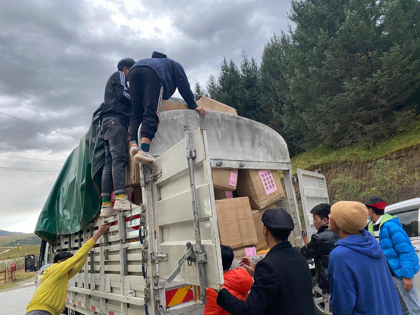 大连伟华人工智能平台有限公司公益回顾丨家国同欢月同圆 温暖满载甘孜州(图5)